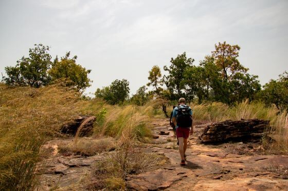 wandelen over de rotsen in Ghana, Ashanti regio