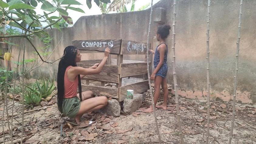 Aliyah, a volunteer from the us made a compostbin