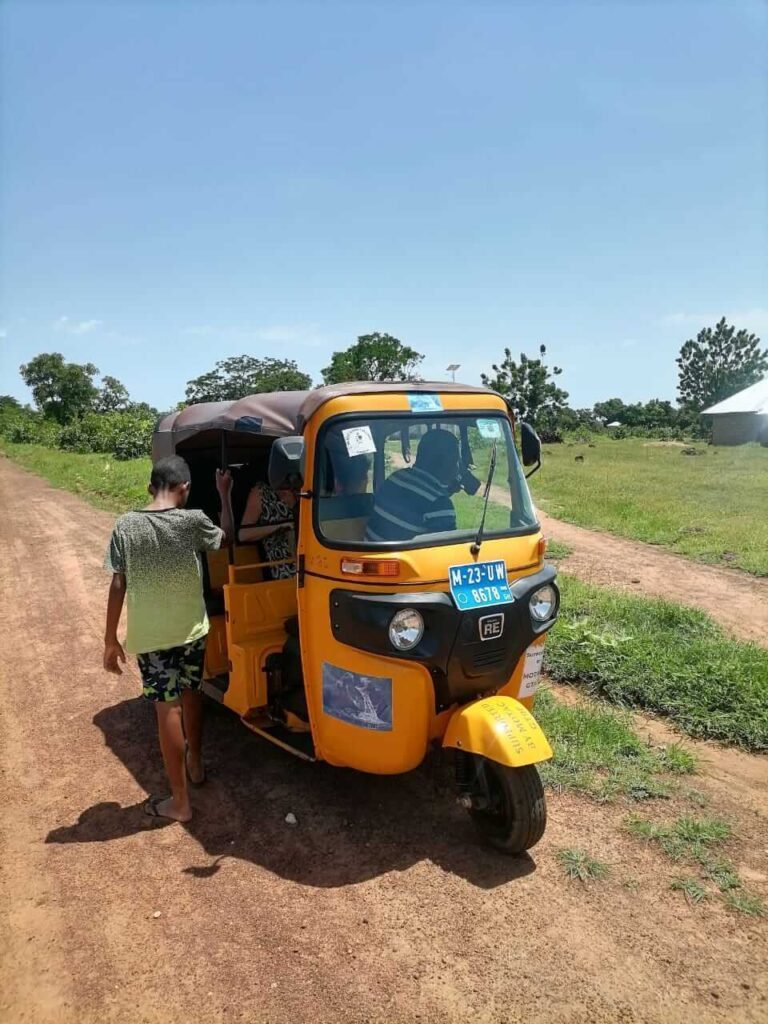 Met de tuktuk naar de black volta in de Upper west regio Ghana